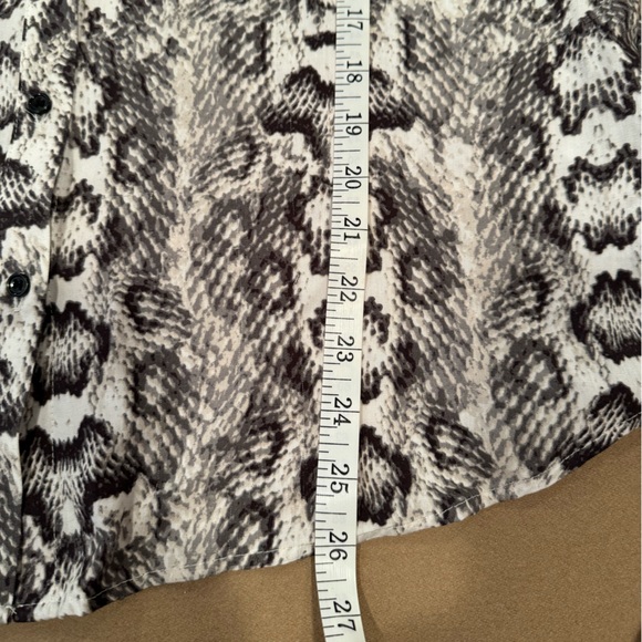 H&M Snakeskin Print Blouse - Size 8 - Picture 8 of 8